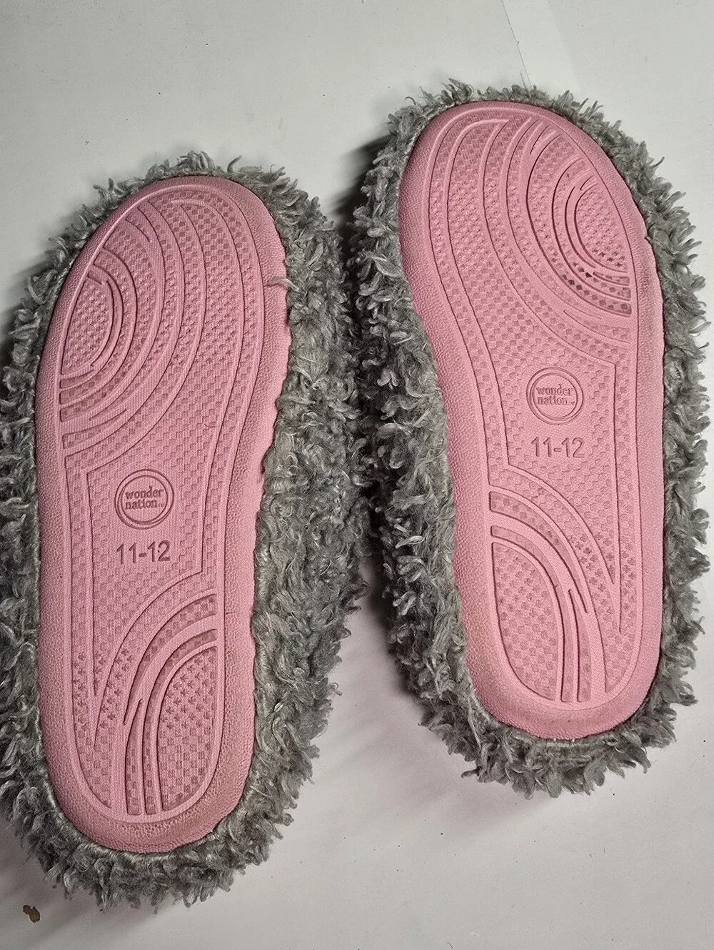 wonder nation Gray & Pink Heart Plush Kids Slippers